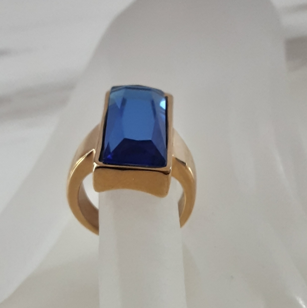 Simulated Topaz Faceted Rectangle Gold Plate Ring Sz 8 - Picture 3 of 7